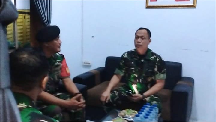 Suasana dialog Kaskogartap II/Bandung Marsma TNI Solihin, S.I.P., bersama jajaran saat meninjau Pos Subgar Pangandaran. Foto : Agit