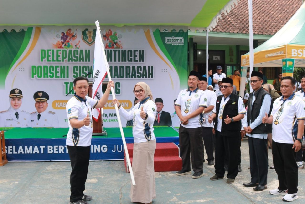 Pelepasan kontingen Porseni Siswa Madrasah Kabupaten Pangandaran menuju tingkat Provinsi Jawa Barat 2026, Jumat (21/8/2026). Para peserta siap membawa nama baik Pangandaran di ajang yang digelar di Kota Tasikmalaya.