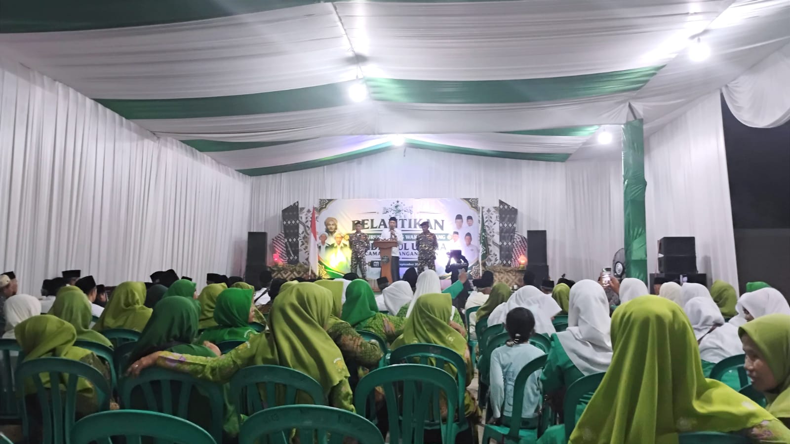 Gus Imam Ibnu Hajar menyampaikan sambutan sebagai Ketua Tanfidziyah MWCNU Kecamatan Pangandaran terpilih masa khidmat 2026–2031, Sabtu (26/9/2026) malam. Foto : Agit/ Inakor